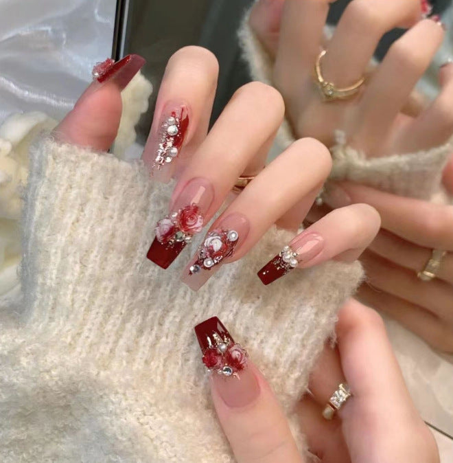 Glamorous nail art with pearls and glitter Bowlift