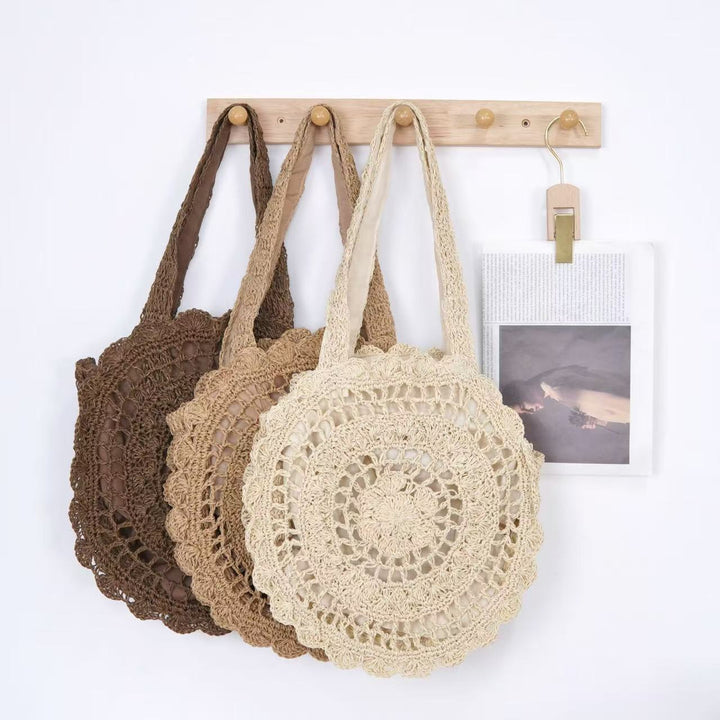 Crochet bag with nostalgic design Bowlift
