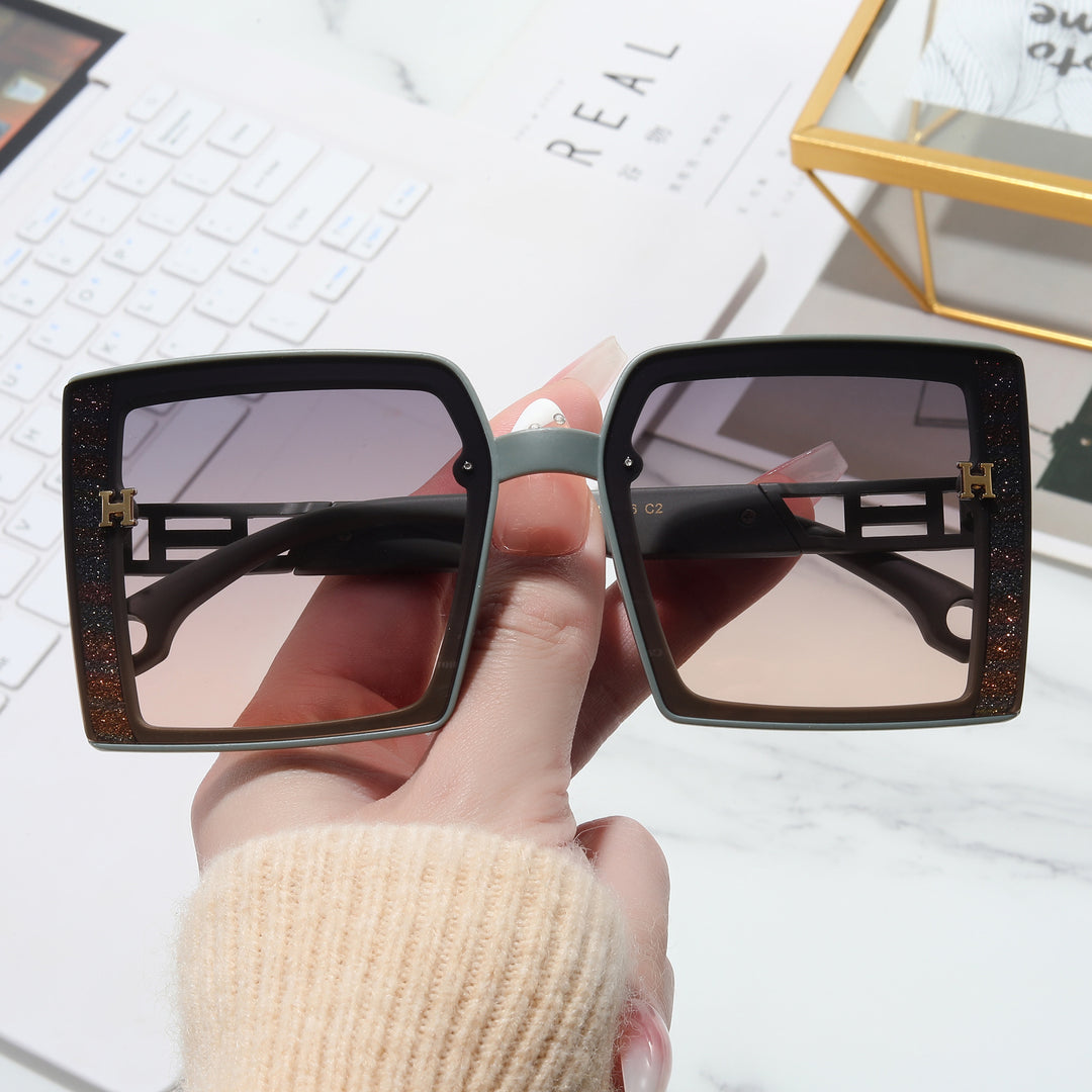 Women’s fashionable sunglasses with extravagant, rectangular frame Bowlift