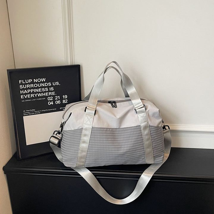 Versatile sports and travel bag with breathable material and robust design Bowlift