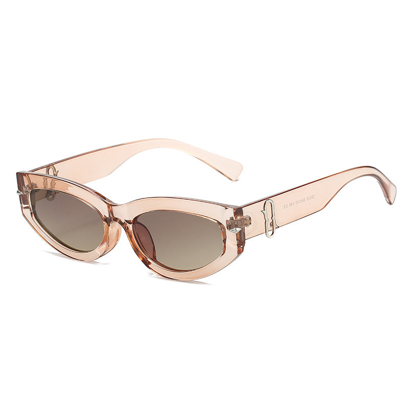Retro-Inspired Cat-Eye Sunglasses with Bold Frame Bowlift