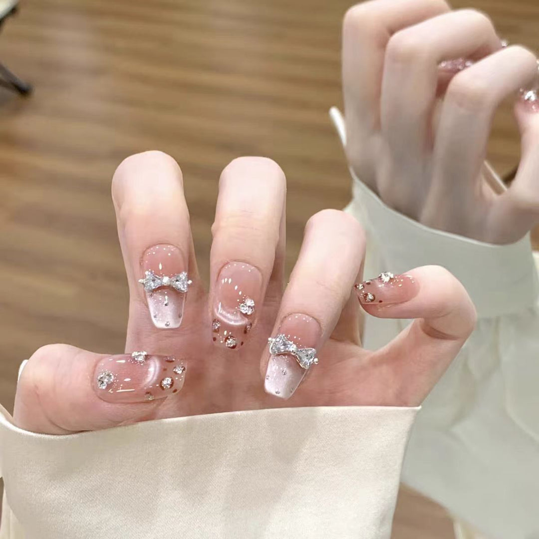 Artificial nails with glamorous rhinestone decorations Bowlift