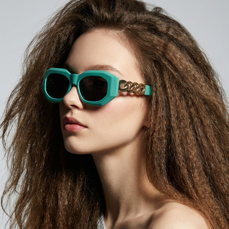 Ladies fashionable sunglasses with luxurious chain frame Bowlift