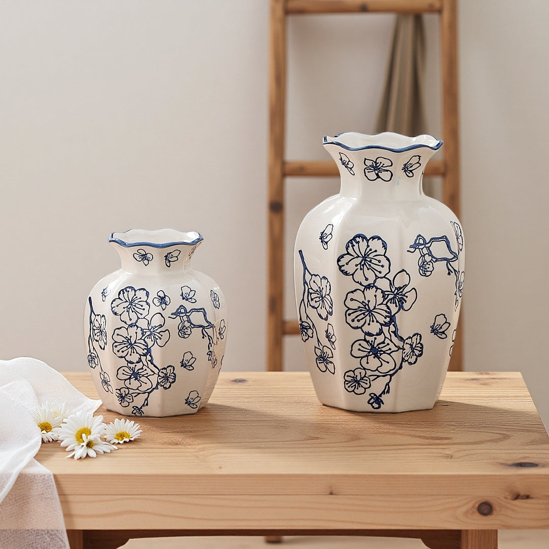 Porcelain vase Bowlift