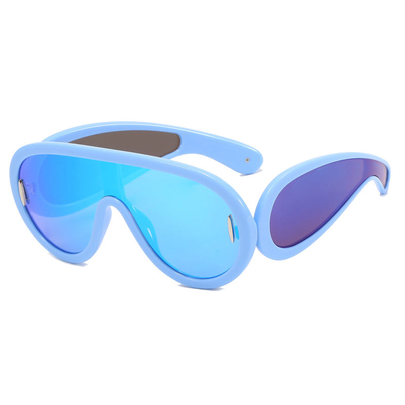 Ladies sporty protective goggles in innovative design Bowlift