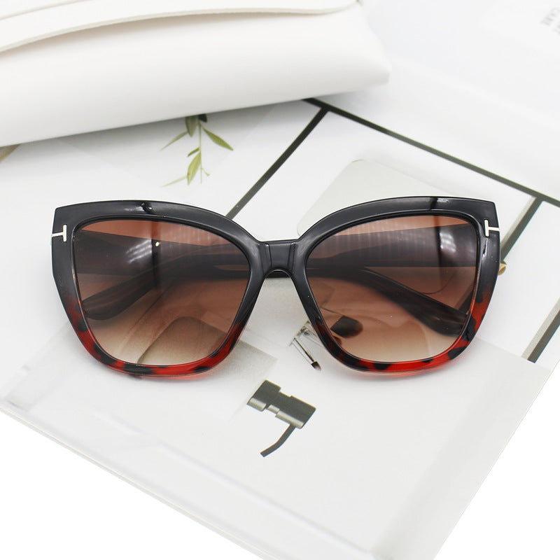 Women's Cat-Eye Sunglasses with Elegant Accents Bowlift