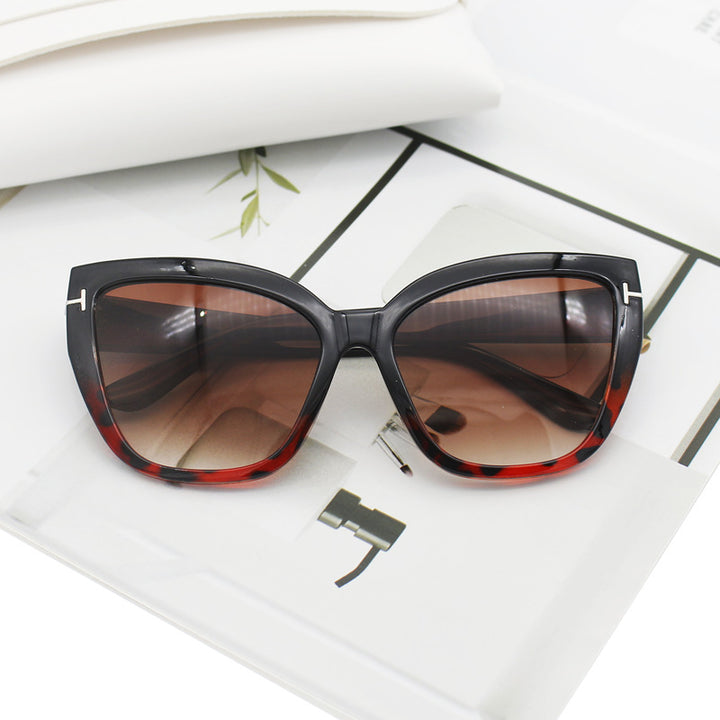 Women's Cat-Eye Sunglasses with Elegant Accents Bowlift