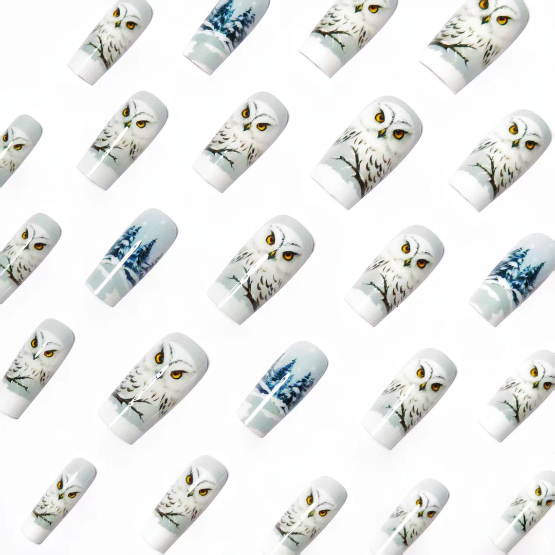 Snowy Owl-Inspired Holiday Nail Art Bowlift
