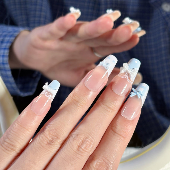 Decorative Press-On Nail Set with Floral Accents Bowlift 1787395241