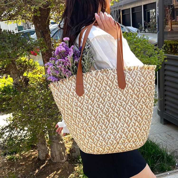 Stylish Tote Bag Made of Braided Natural Material Bowlift