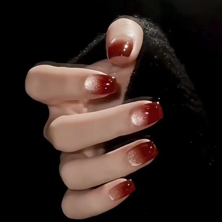 Glamorous artificial nails with glitter gradient Bowlift