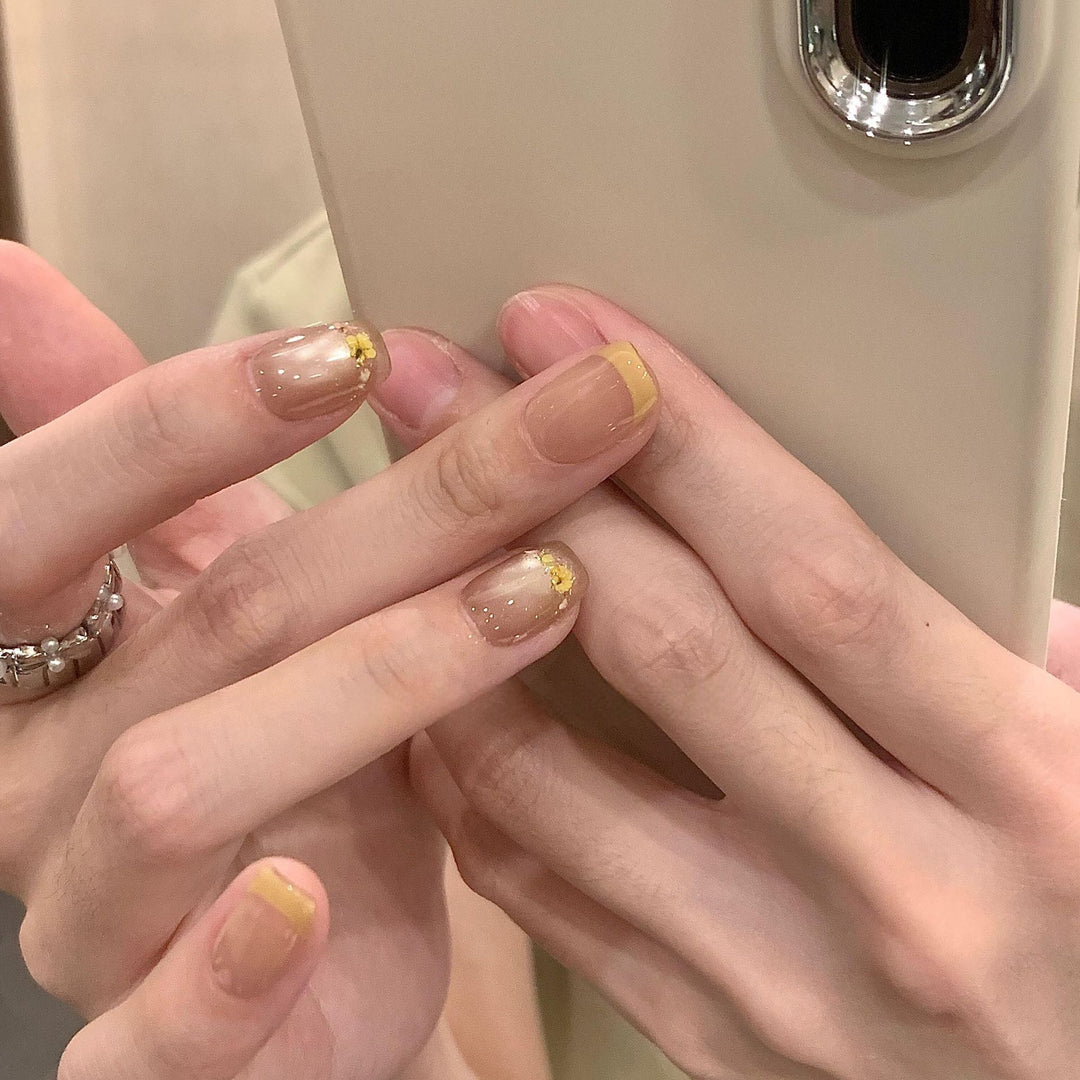 Artificial nails with elegant flower design Bowlift