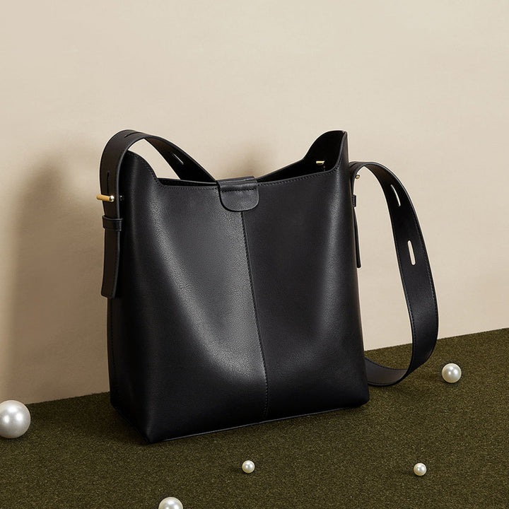 Elegant Structured Shoulder Bag Bowlift
