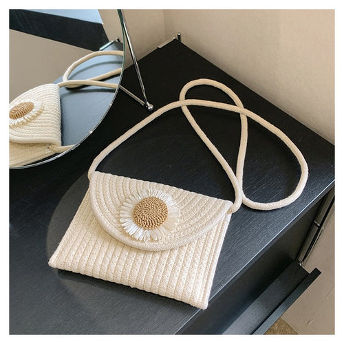 Fashionable shoulder bag with flower appliqué Bowlift