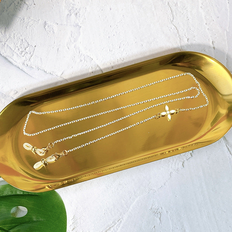 Elegant jewelry chain with filigree pendant Bowlift