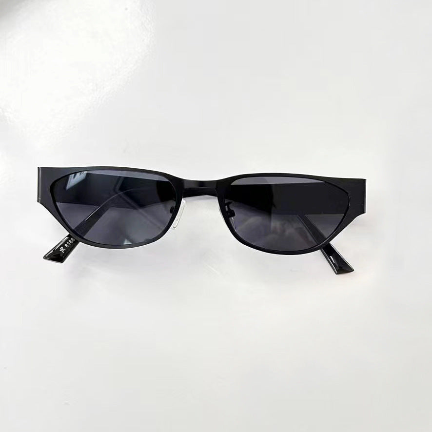 Fashionable sunglasses with elegant design Bowlift
