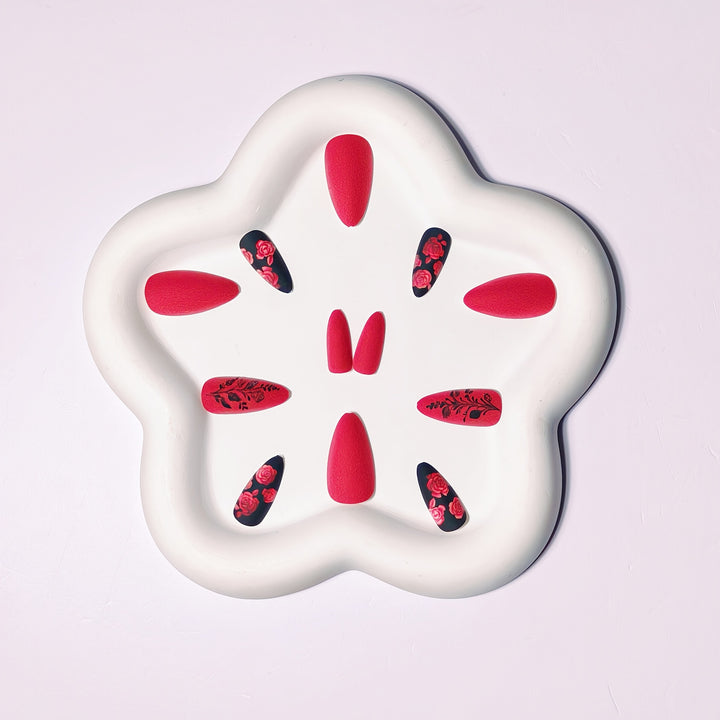 Artificial nails with elegant rose design Bowlift