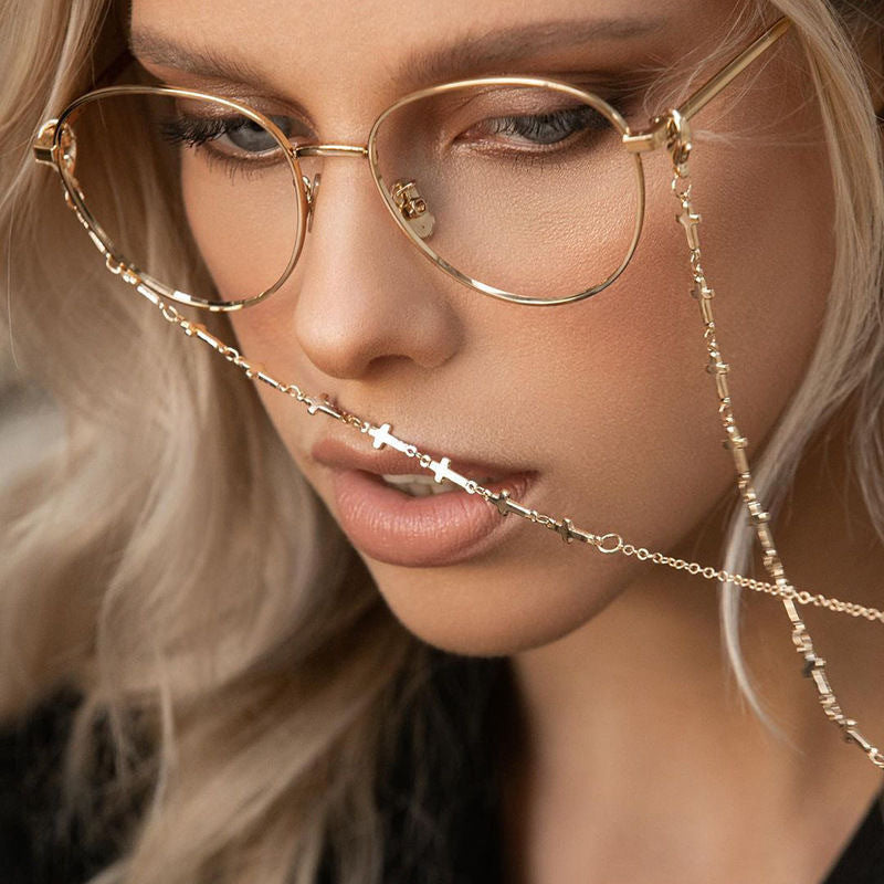 Stylish jewelry necklace with modern elements Bowlift