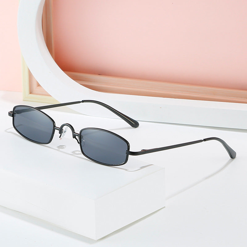 Women's fashionable sunglasses in futuristic design Bowlift