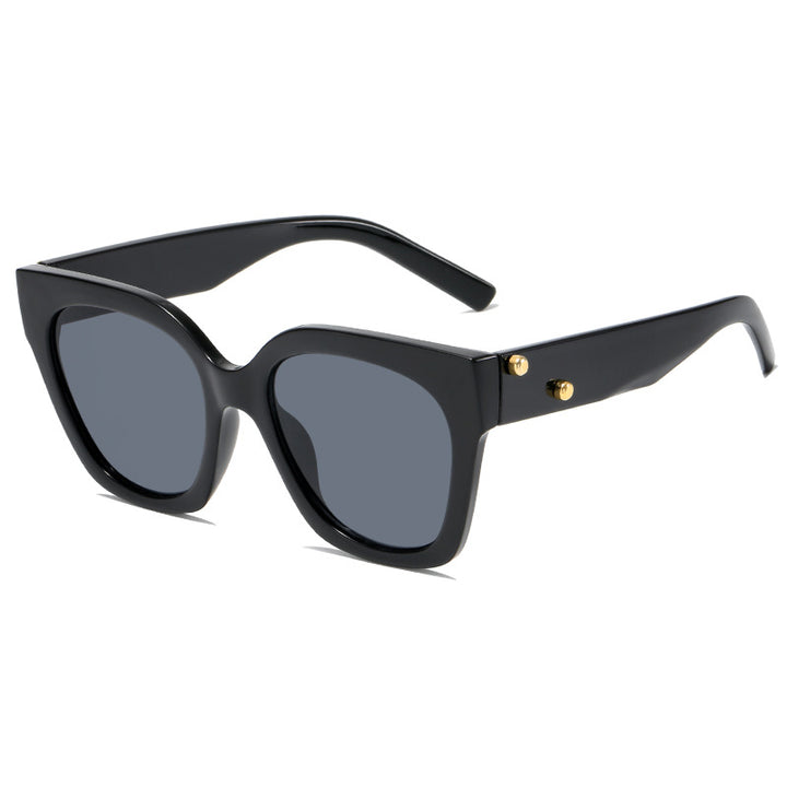 Women extravagantly designed sunglasses Bowlift