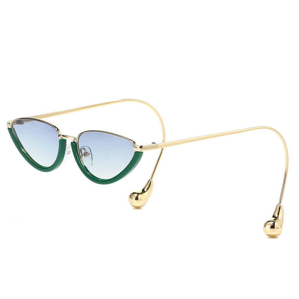 Ultra-Modern Spectacular Cat-Eye Sunglasses Bowlift
