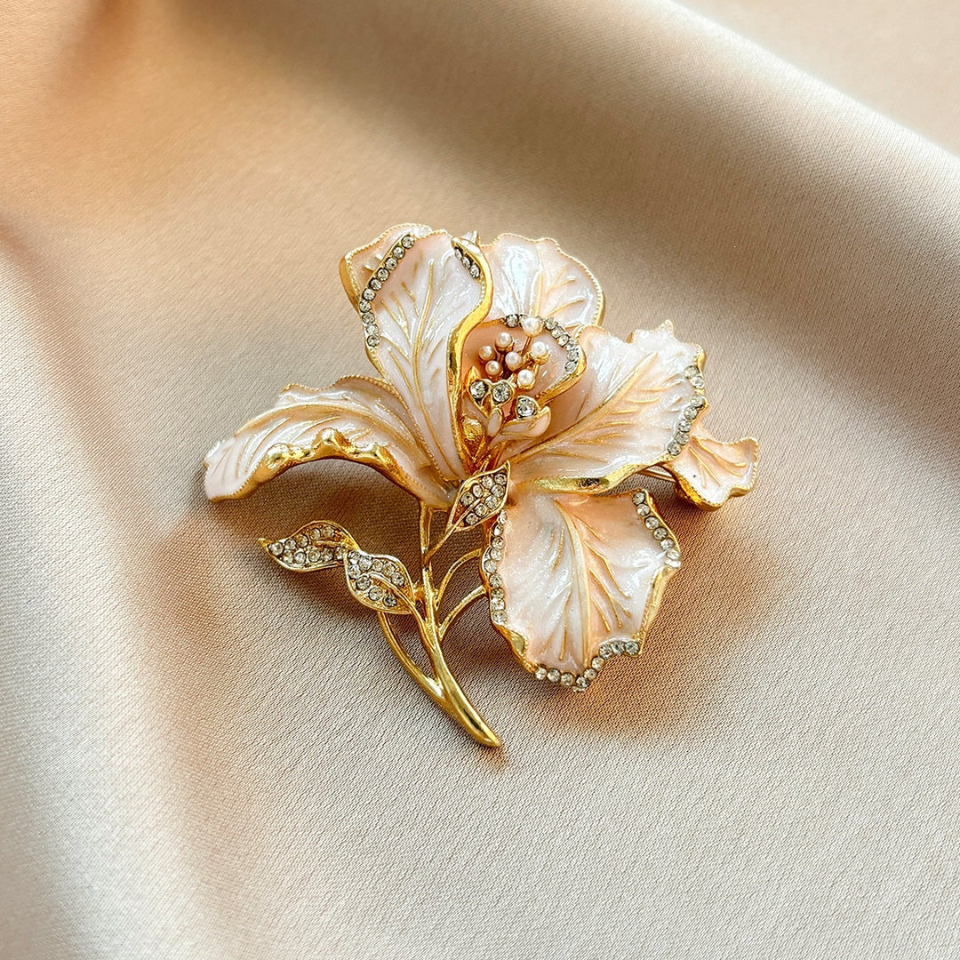 Elegant and Stylish Brooch Bowlift