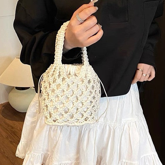 Fashionable handbag made of braided material Bowlift