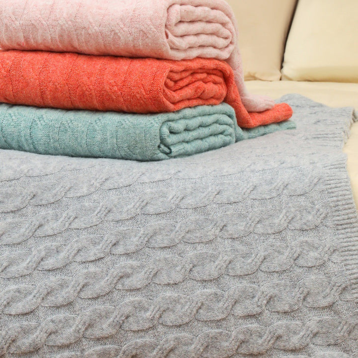 Luxurious cable knit throw blanket Bowlift