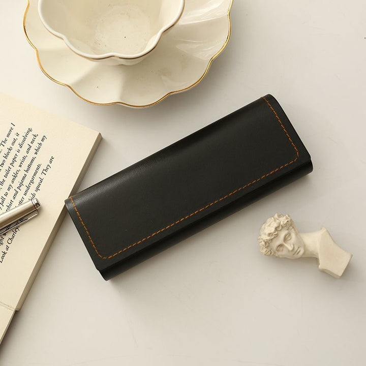 Elegant glasses case made of premium leather Bowlift
