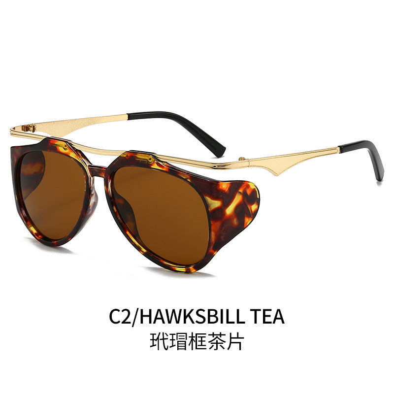 Ladies Fashion Sport Sunglasses with Oversized Frame and Golden Accents Bowlift