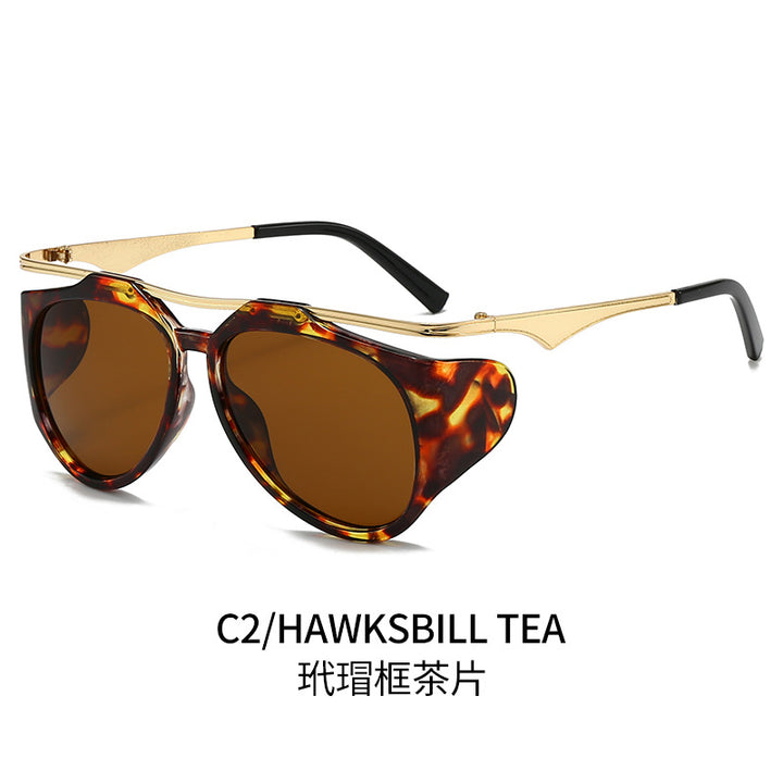 Ladies Fashion Sport Sunglasses with Oversized Frame and Golden Accents Bowlift
