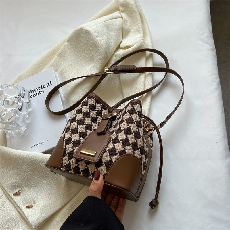 Chic Bucket Bag Bowlift