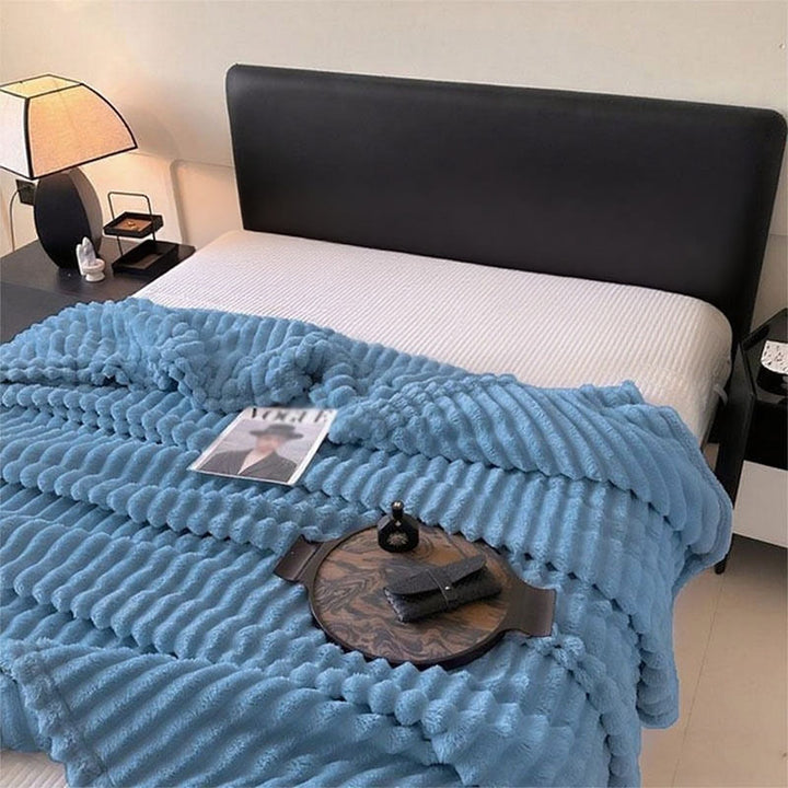 Women Plush Bedspread with Textured Design Bowlift