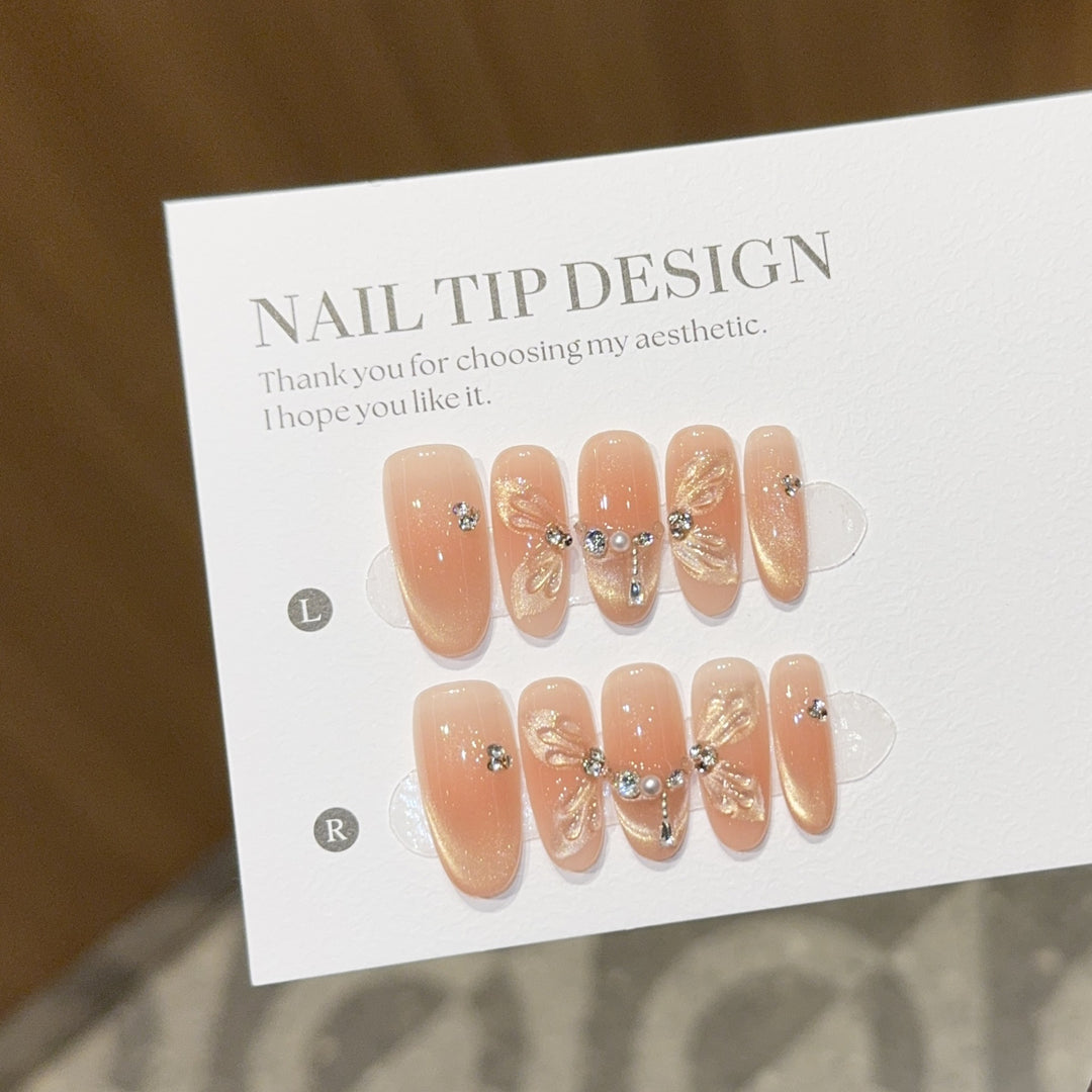 Artificial nail tips with elegant floral details Bowlift