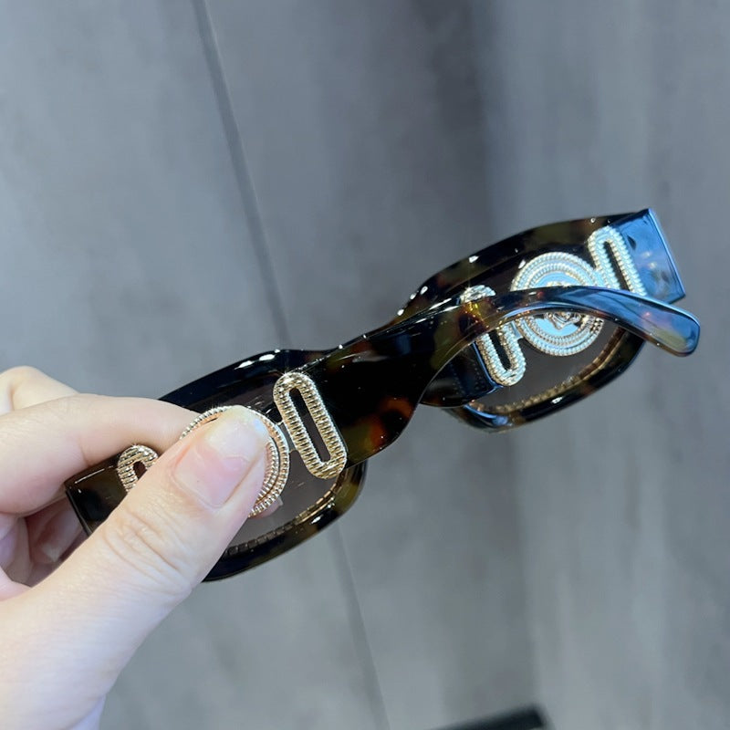 Ladies Fashion Sunglasses with Sparkling Rhinestone Frame Bowlift