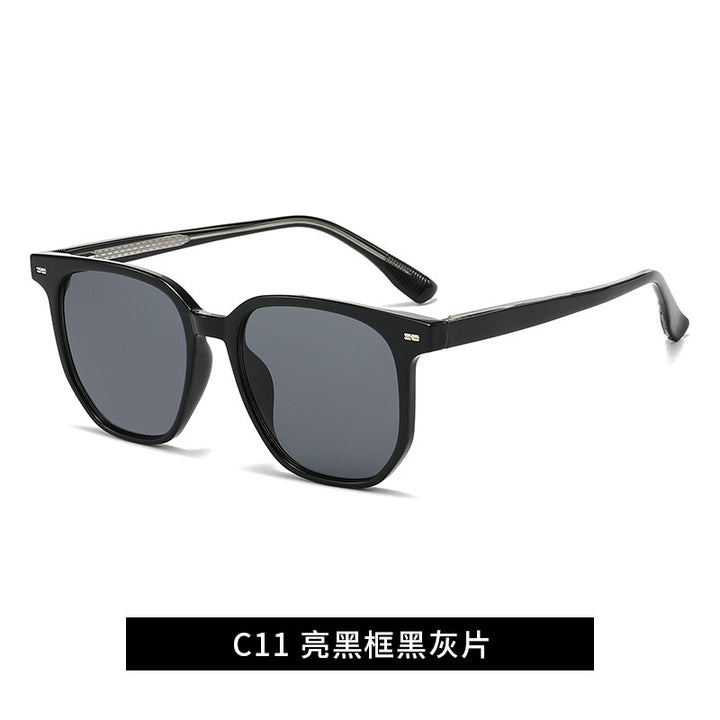 Ladies sunglasses in a modern square frame Bowlift