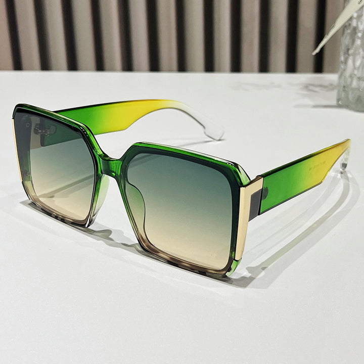 Women's fashionable sunglasses with elegant accents Bowlift