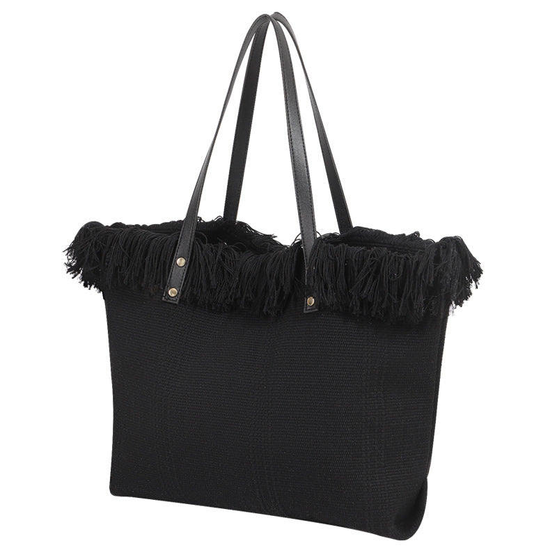 Beach bag with eye-catching fringe edge Bowlift
