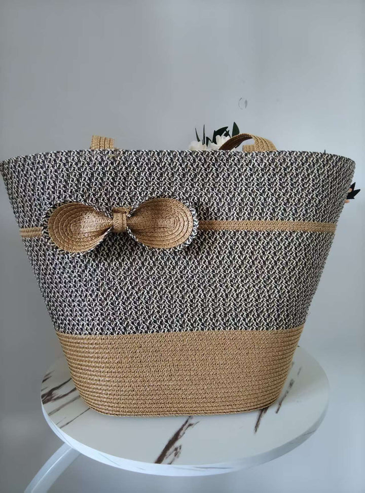 Elegant straw bag with decorative bow closure Bowlift
