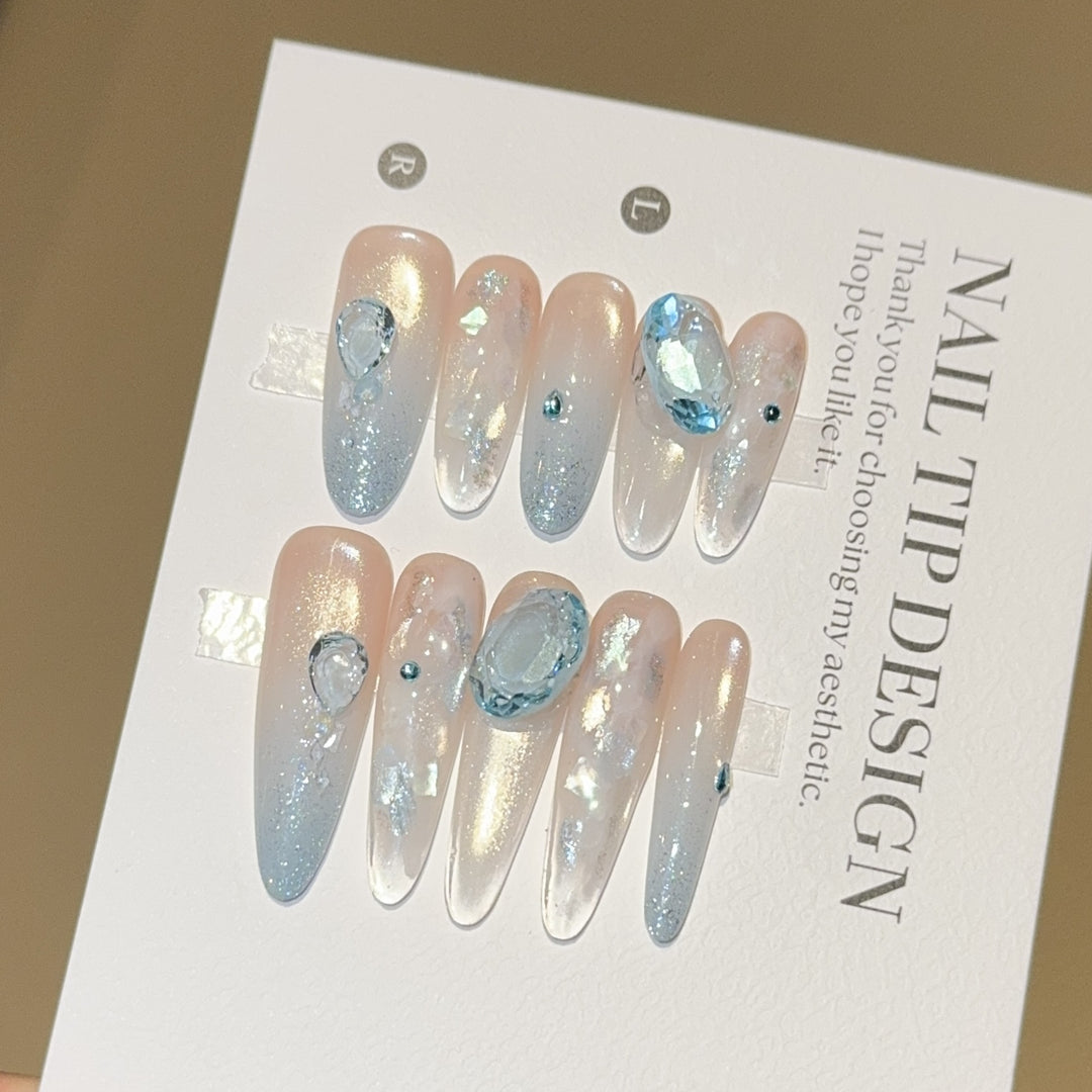 Artificial nails with rhinestones and glitter effects Bowlift