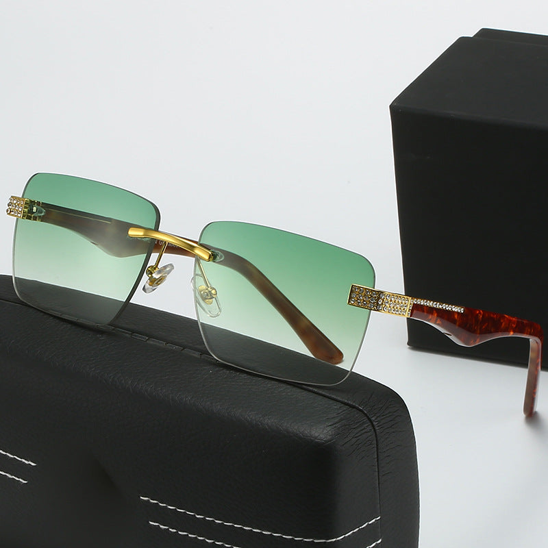 Ladies fashionable sunglasses in elegant square design Bowlift