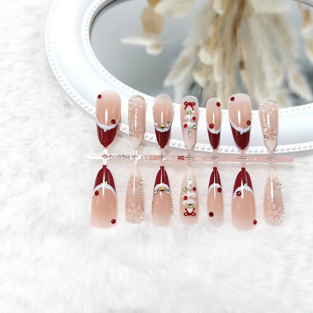 Festive artificial nails with Christmas motifs Bowlift