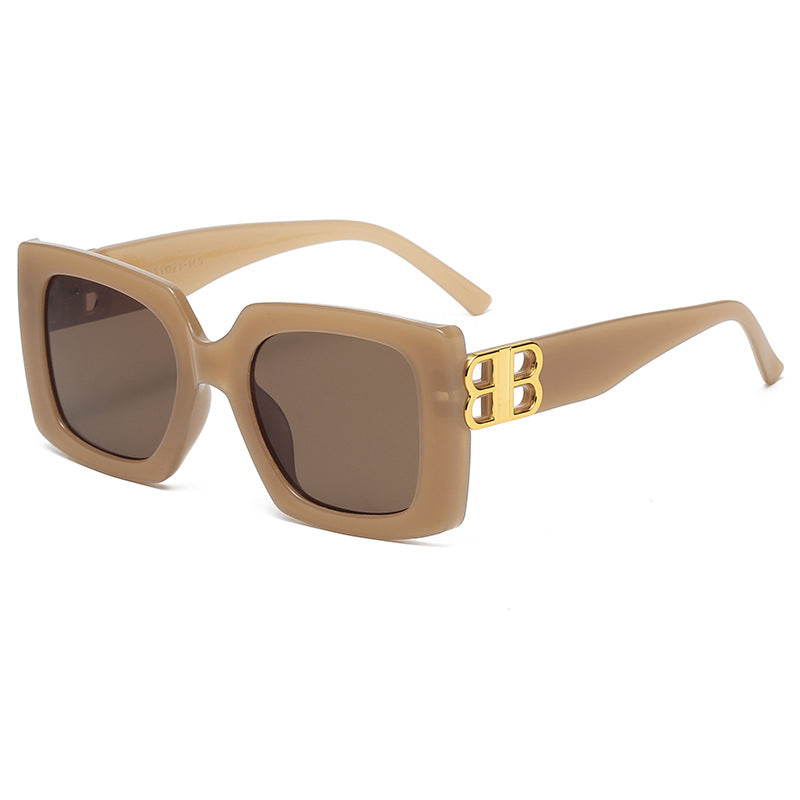 Ladies oversized sunglasses with elegant design and luxurious details Bowlift
