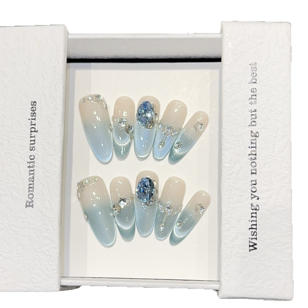 Nail set with Romantic Design and Glitter Elements Bowlift