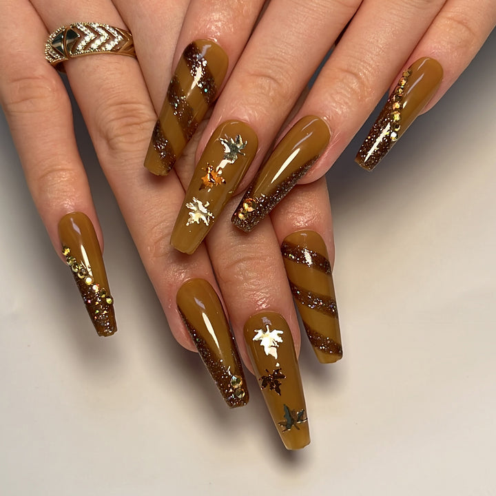 Artful Nail Art with Glitter and Leaf Design Bowlift