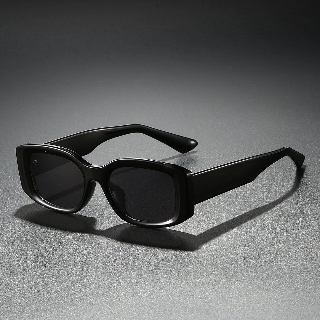 Ladies stylish sunglasses in a trendy, square frame Bowlift