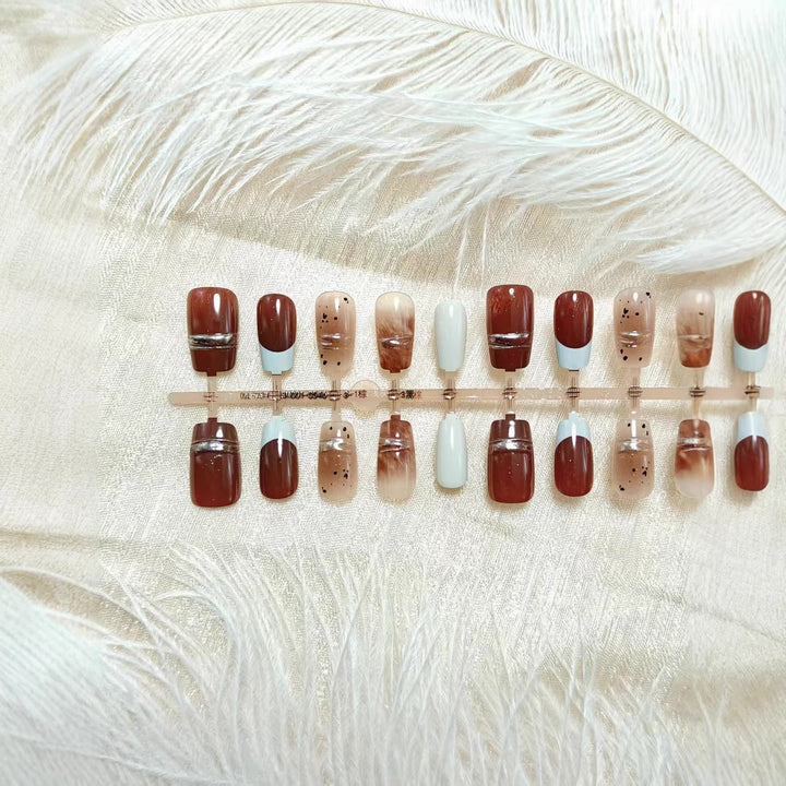 Glamorous artificial nails with elegant accents Bowlift