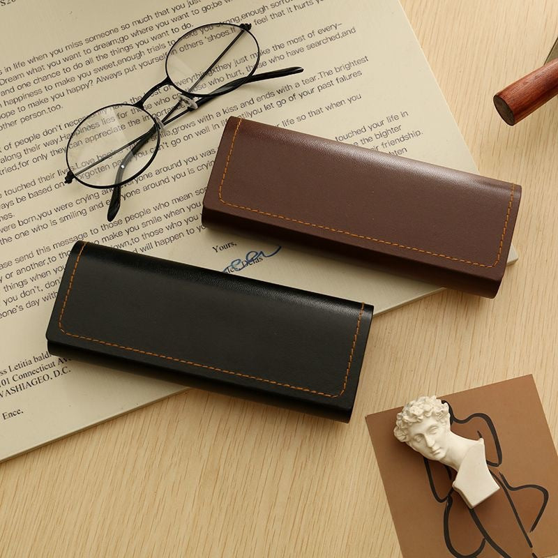 Elegant glasses case made of premium leather Bowlift