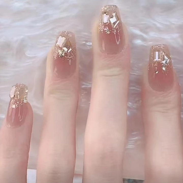 Artificial nails with glamorous glitter accents Bowlift