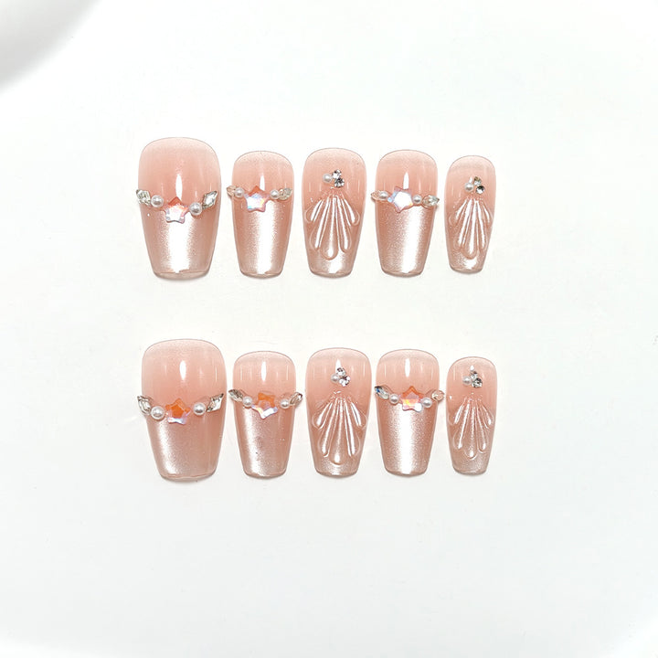 Exquisite artificial nails with glitter and pearl accents Bowlift